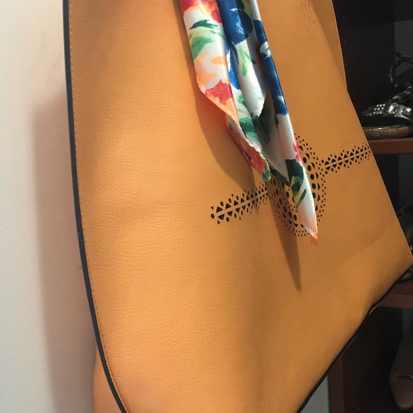 Beach/Travel Bag w/Scarf - Picture 2 of 5